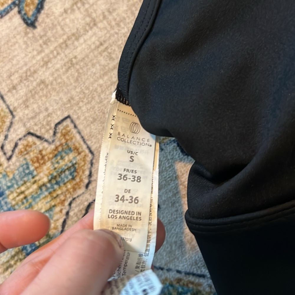 Women’s sports bra size Small - Picture 2 of 5